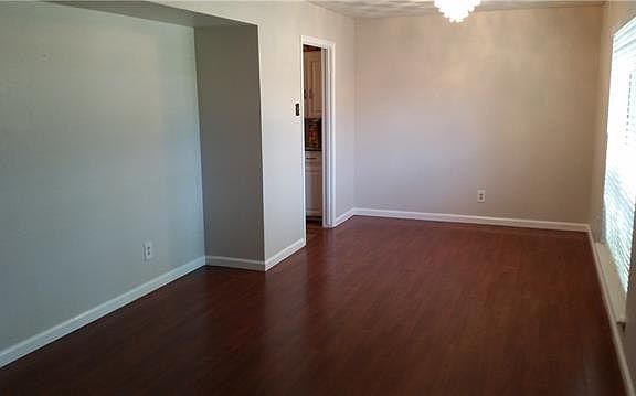 3rd image of 315 Harrington Dr