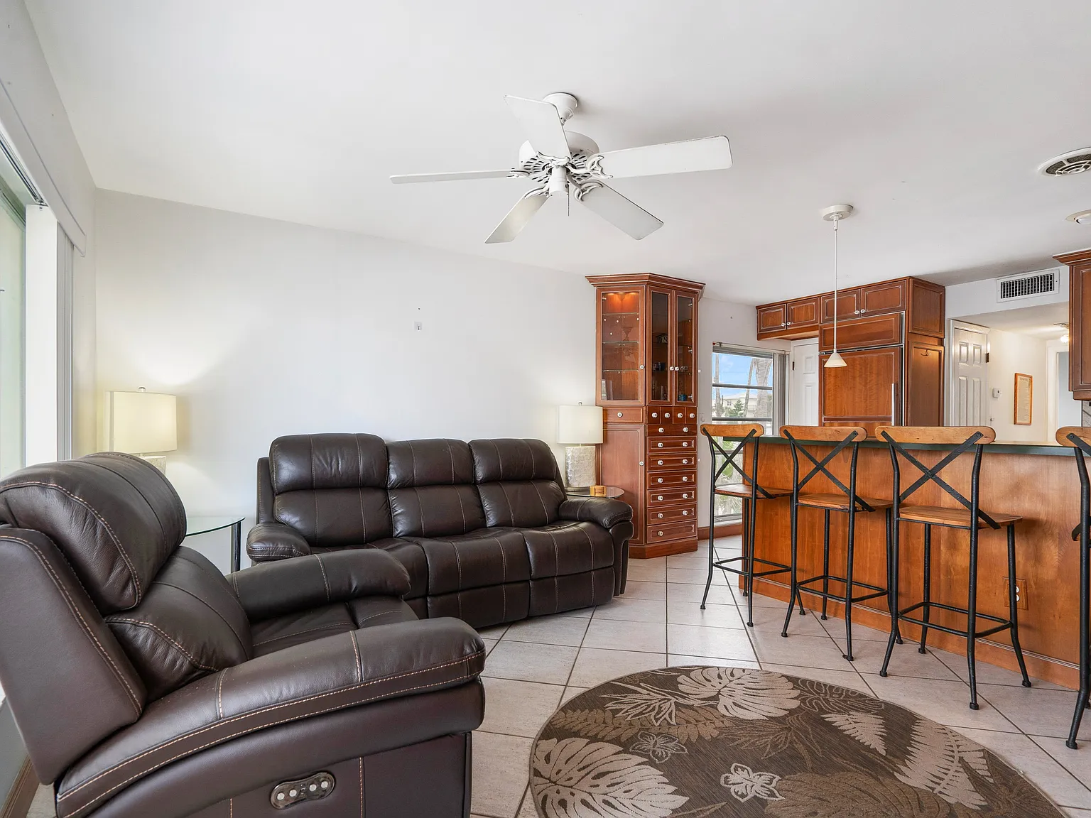 1 bed, 560 sqft, $2,400 — Photo 3
