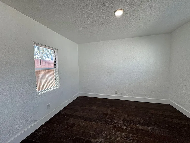 462 Delhi Ave #4 — Photo 6