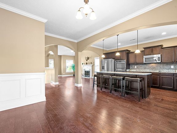 5th image of 713 Evergreen Ct