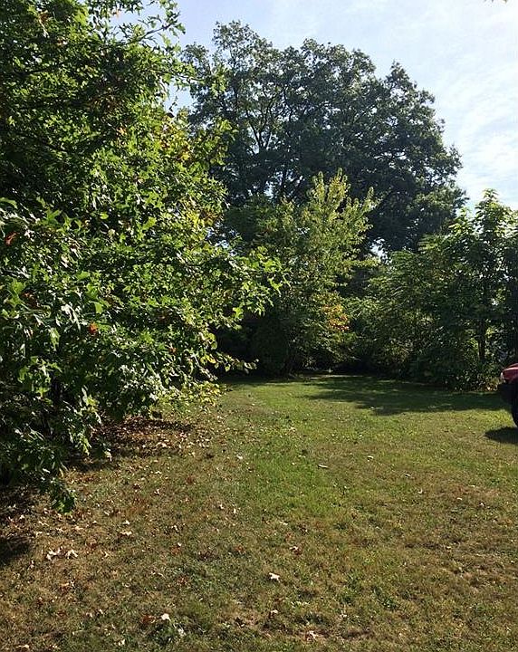 2nd image of 907 Storer Ave