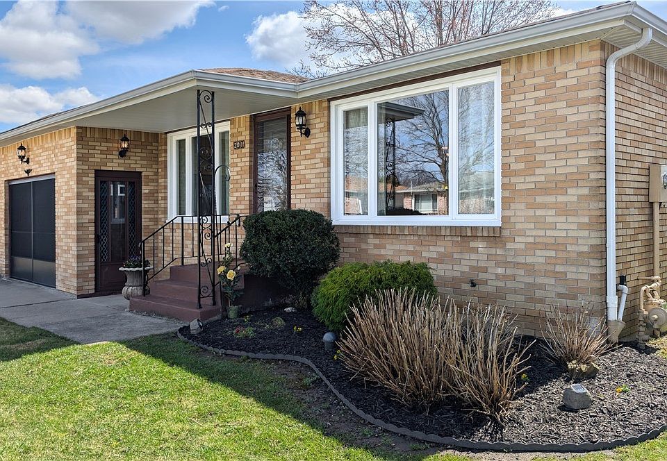 1st image of 201 Castlewood Dr