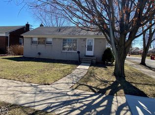 18400 Marquette St, Roseville, MI 48066