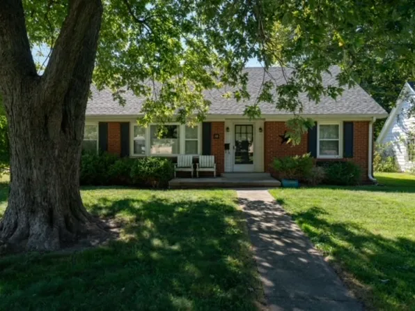 115 S Park Ave, Le Roy, IL 61752
