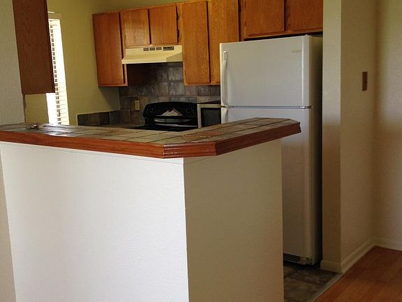 Kitchen 1/2