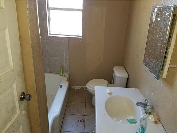 4th image of 1009 Avenue B