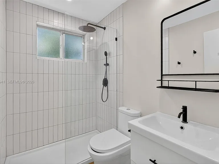 428 Collins Ave #10 — Photo 15