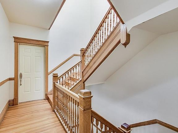 2nd image of 537 W Belmont Ave APT 2