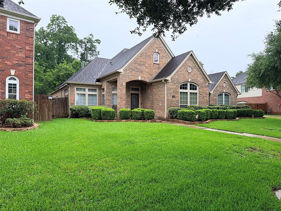 1st image of 110 Water Bluff Ln