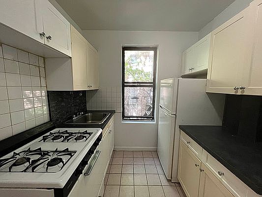3rd image of 544 W 157th St #5E