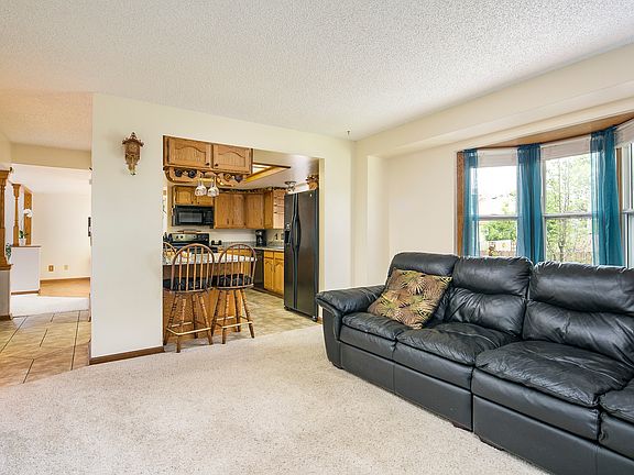 3rd image of 1043 Deer Creek Ln