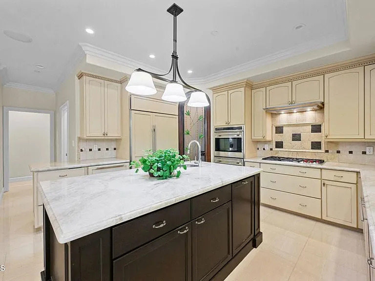 3263 New York Dr — Photo 11