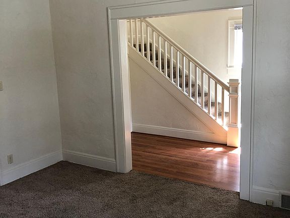 5th image of 806 Meadow Ave