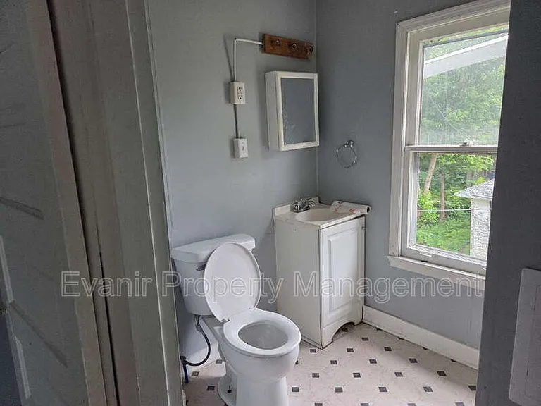 626 Pritz Ave — Photo 4