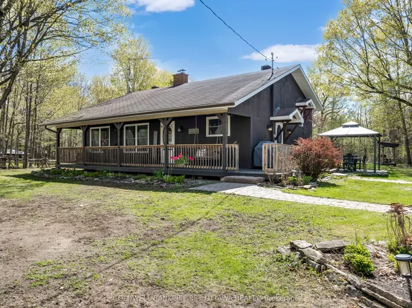 3 Tower Rd, Rideau Lakes, ON K0G 1L0