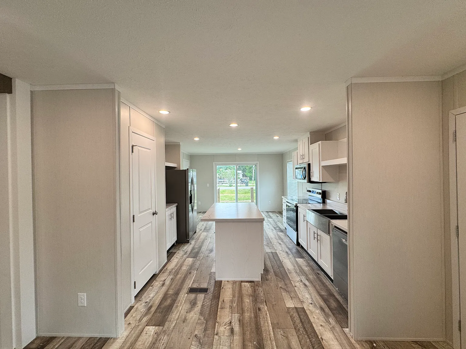 3 bed, $2,100 — Photo 3