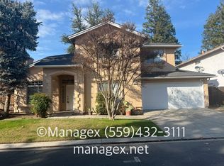 10669 N Lighthouse Dr, Fresno, CA 93730