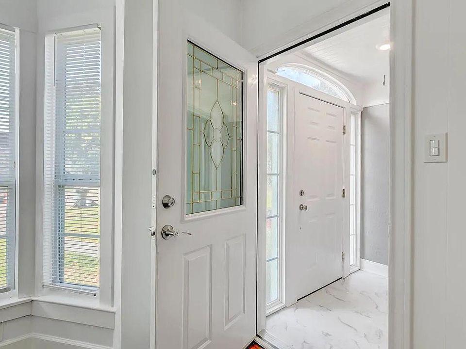 2nd image of 2550 Liberty Ave #2550