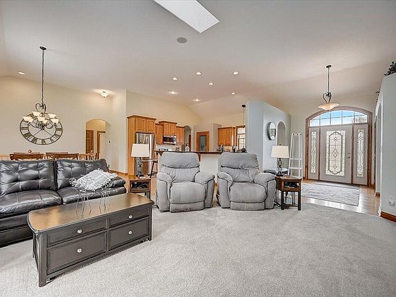5th image of W274N1583 Riverland Ct