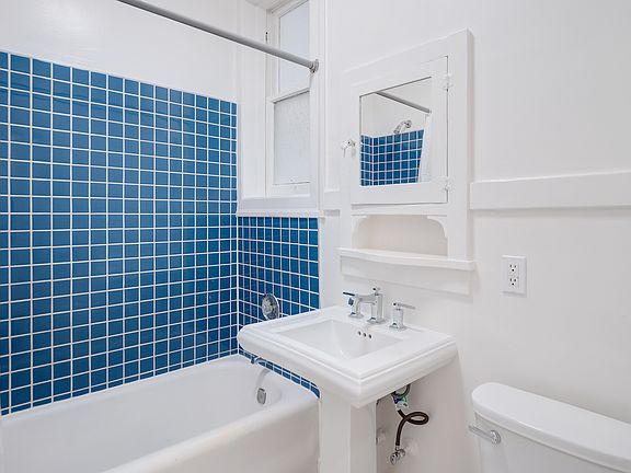 5th image of 2351 Washington St #A
