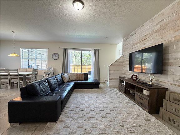 5th image of 720 Las Fuentes Dr