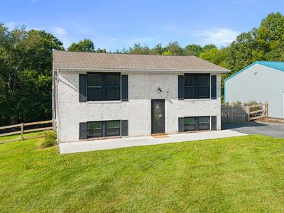 839 Chanter Dr, Westminster, MD 21157