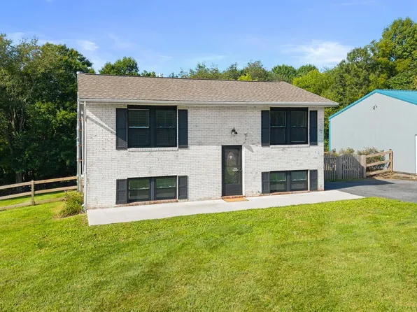839 Chanter Dr, Westminster, MD 21157