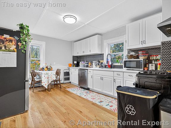 2nd image of 112 Woodstock St #3