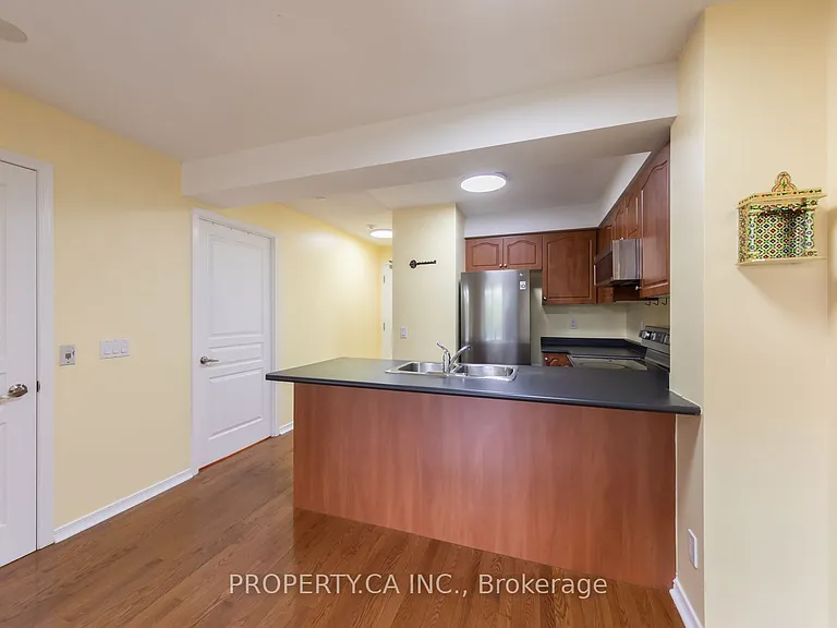 330 Red Maple Rd #214 — Photo 9