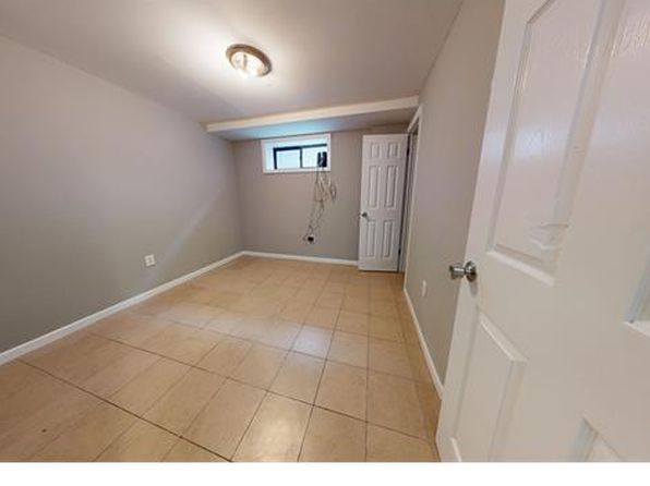 126 Alaska St #1