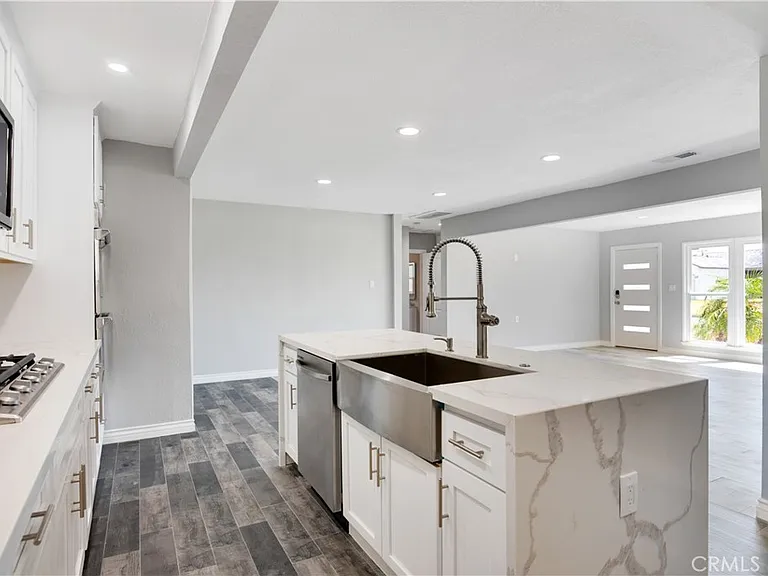 517 N Chalburn Ave — Photo 7