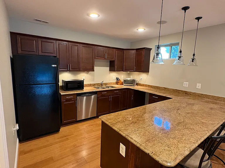 3810 Larkview Ct #B — Photo 4
