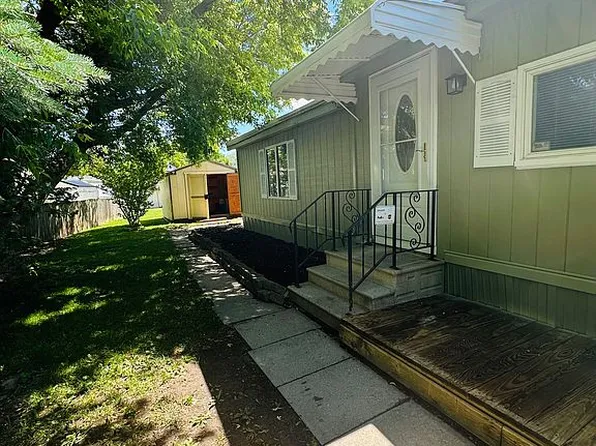 1016 Sunnyside Dr, Niagara Falls, NY 14304