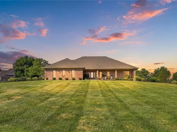 11530 S Pine St, Olathe, KS 66061