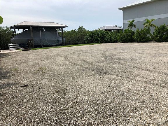 5th image of 8043 Barrancas Ave