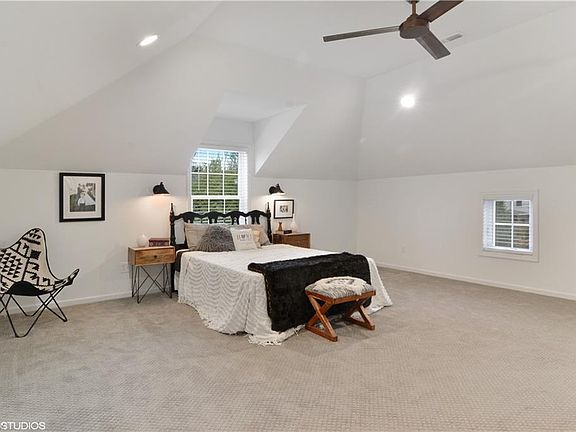 3rd image of 2360 Valley View Dr