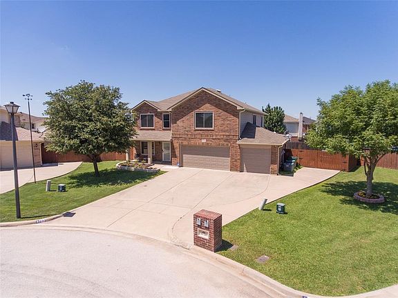 3rd image of 213 Bay Meadows Ct