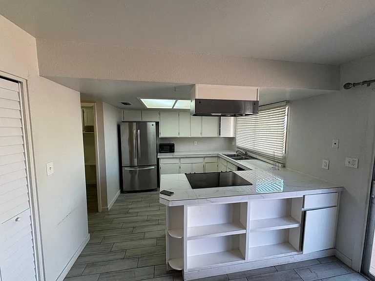3309 W Echo Ln — Photo 2