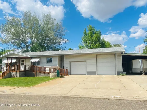 457 2nd St SE, Dickinson, ND 58601