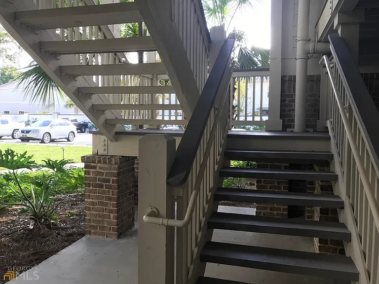111 Gascoigne Ave #204 — Photo 37