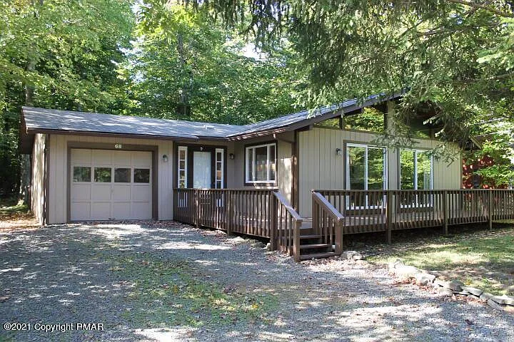 9060 Idlewild Dr photo 1