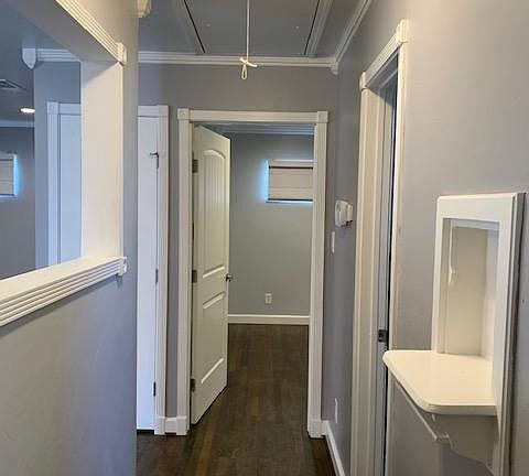 Hall separating the bedrooms