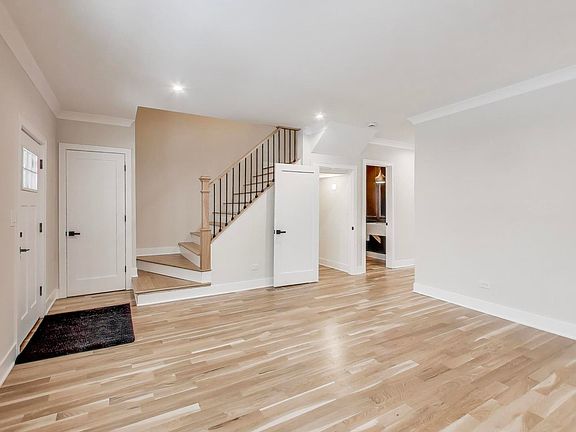 4th image of 2529 N Lawndale Ave