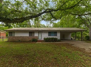 75 Meadowlane Dr, Laurel, MS 39440