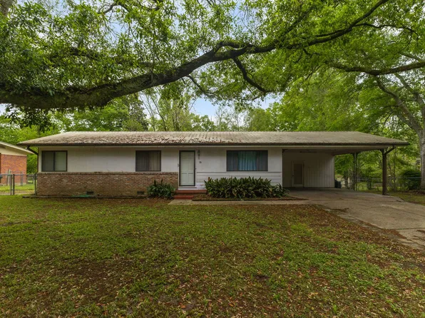 75 Meadowlane Dr, Laurel, MS 39440