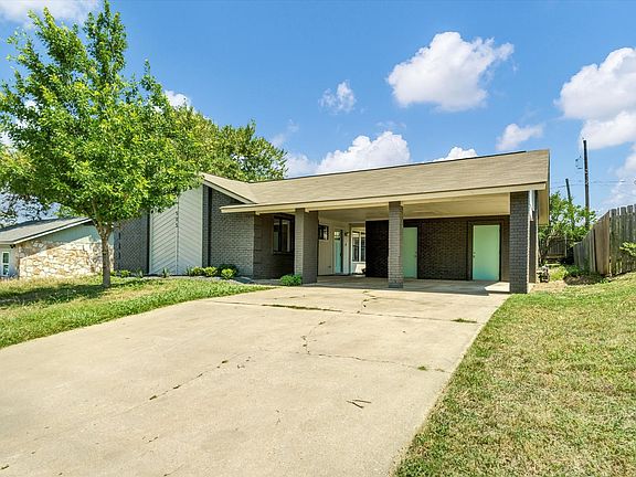 2nd image of 505 Old West Dr Unit B