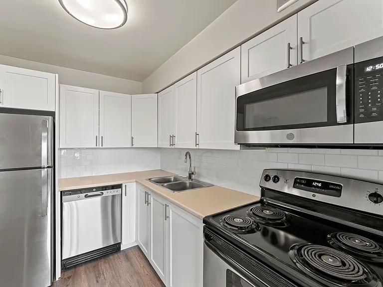 47 Memorial Dr — Photo 15