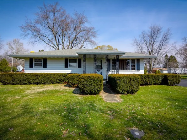 454 E North St, Niantic, IL 62551