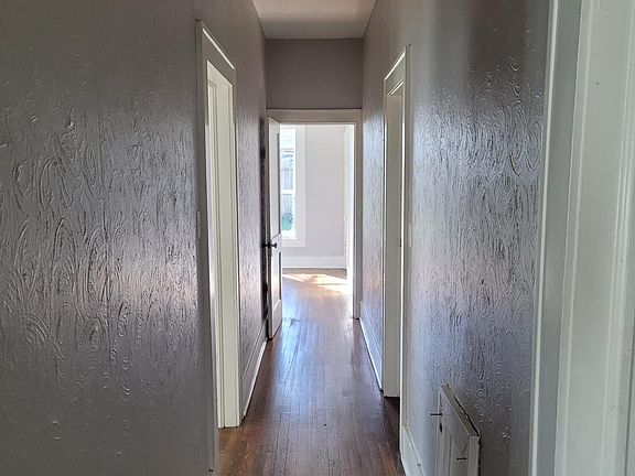 5th image of 818 6th St APT 1