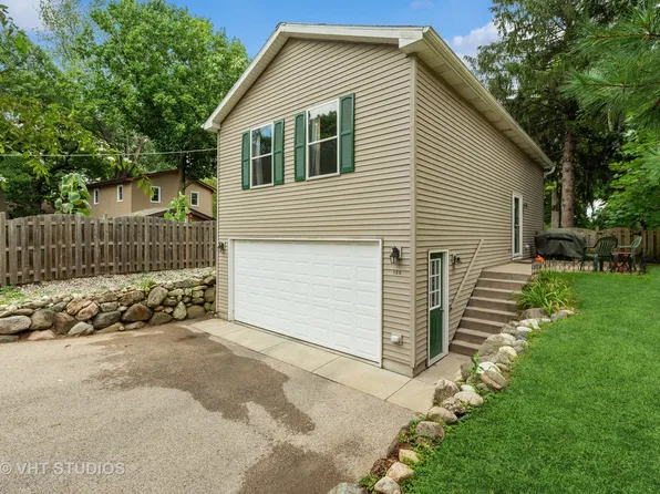 125 Circle Dr N, Island Lake, IL 60042